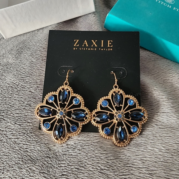 Zaxie Earrings - Picture 3 of 8